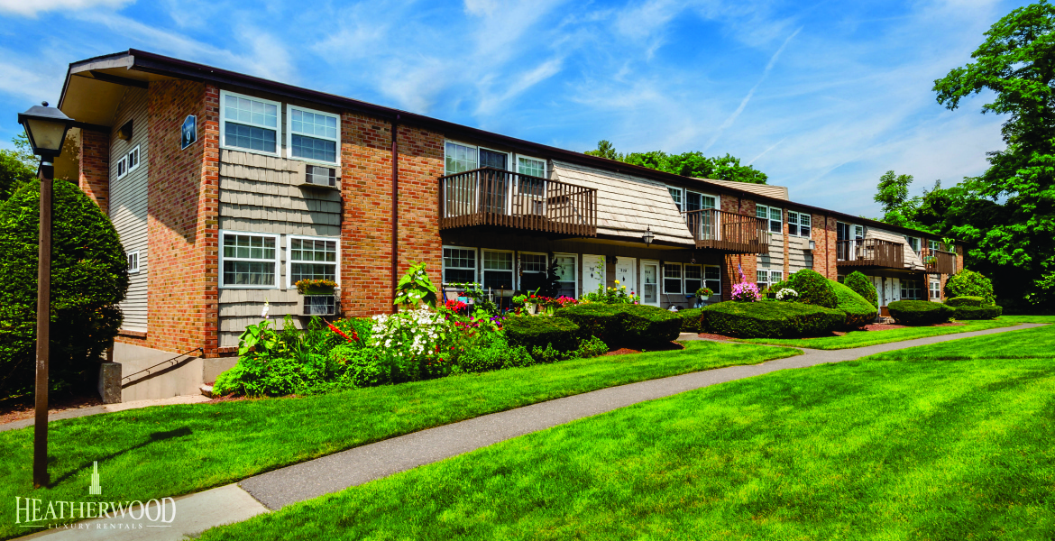 Ronkonkoma Apartments Heatherwood House at Lake Ronkonkoma Photo